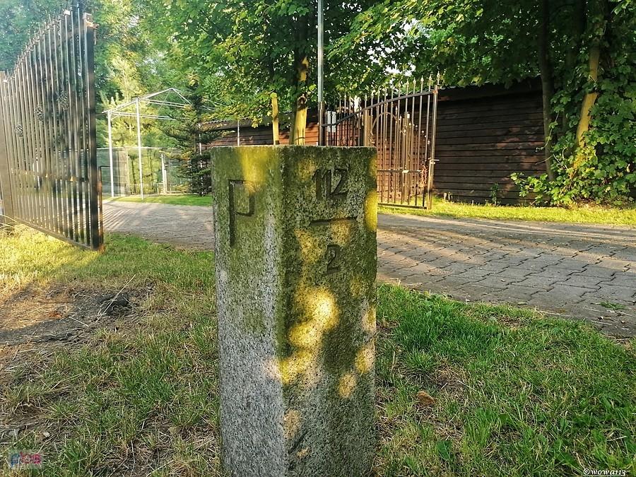 Replika kamienia przedwojennej granicy polsko-niemieckiej w Piekarach Śląskich