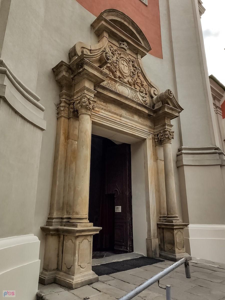 Portal wejściowy do kościoła
