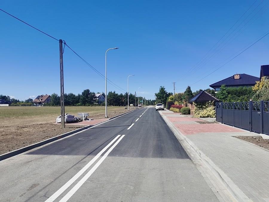 Brakujące sto metrów asfaltu na ulicy Klonowej