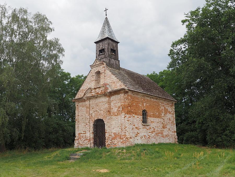 Lubikowo - kaplica w polach