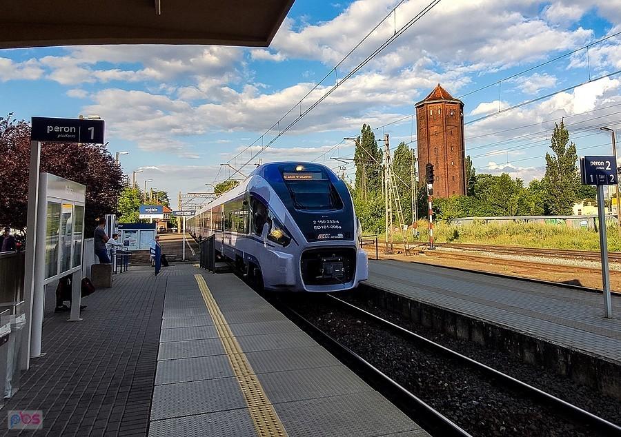 IC Konopnicka wjeżdża na dworzec w Kaliszu