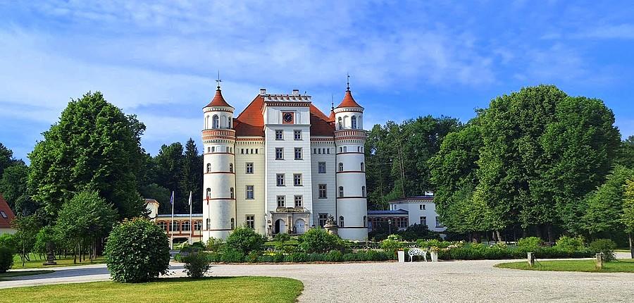 Pałac Wojanów w pełnej krasie