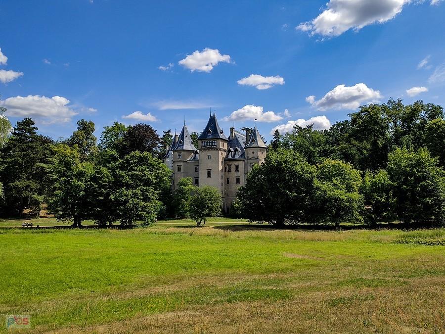 Zamek w Gołuchowie nawiązuje architekturą do XVI wiecznych budowli francuskiego renesansu