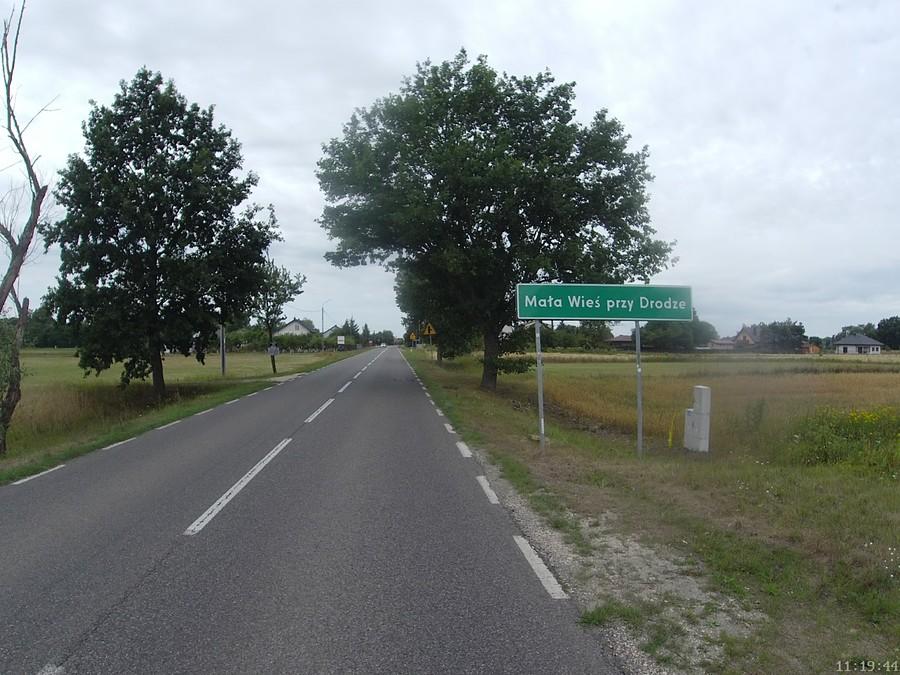 Mała Wieś Przy Drodze