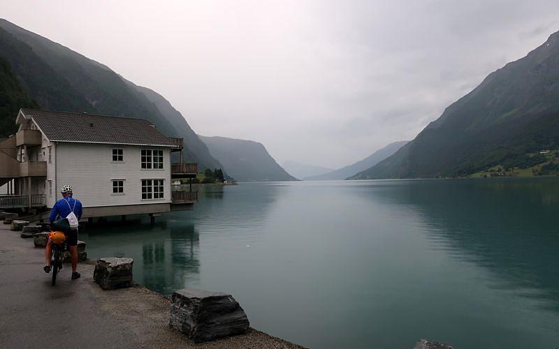 Nad Sognefjordem (fiord o długości aż 203km)