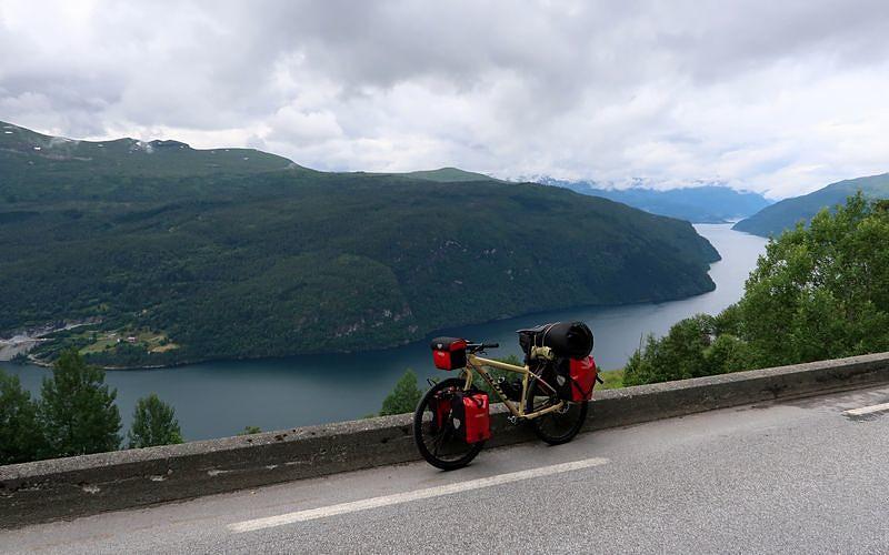 Widoczek na fiord z podjazdu