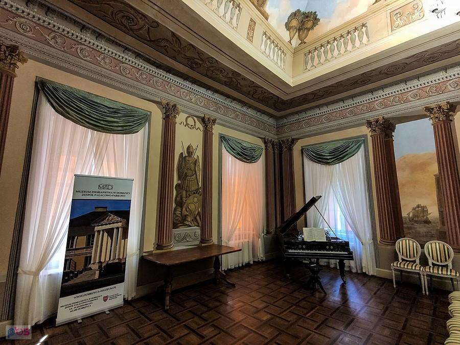 Pałac w Dobrzycy - sala balowa