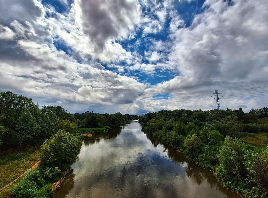 Warta i poznańska Dębina między deszczami