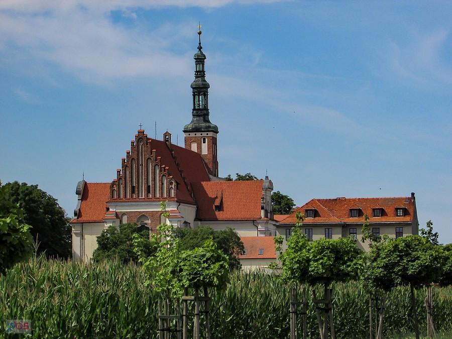 Lubiń - widok opactwa benedyktynów od wsch.