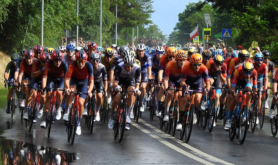 Czoło Tour de Pologne na wysokości Komornik