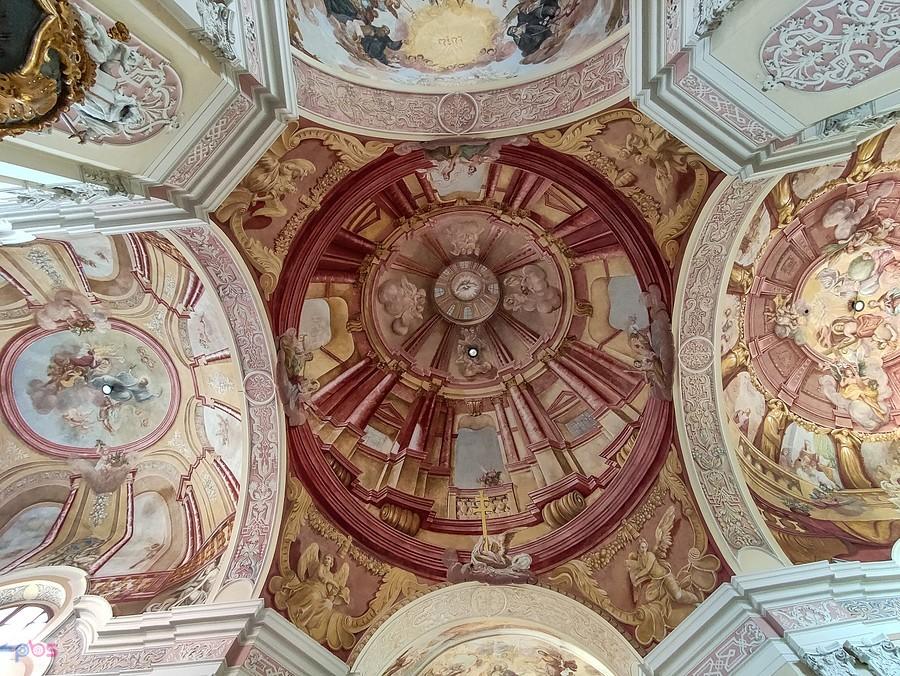 Lubiń - polichromie iluzjonistyczne na sklepieniu transeptu