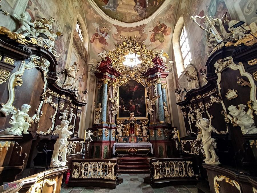 Prezbiterium kościoła w opactwie benedyktynów w Lubiniu