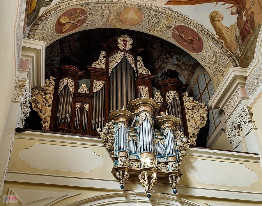 Lubiń - organy w kościele klasztornym benedyktynów