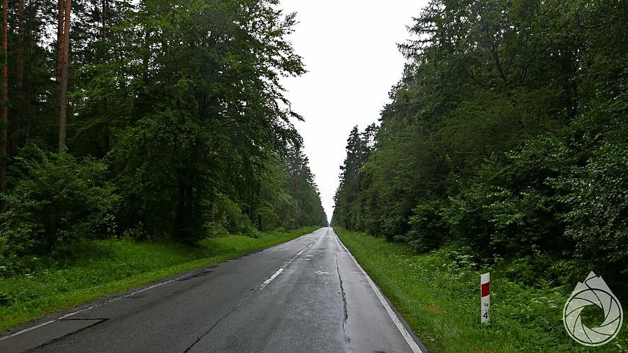 mokre poranne asfalt na Narol