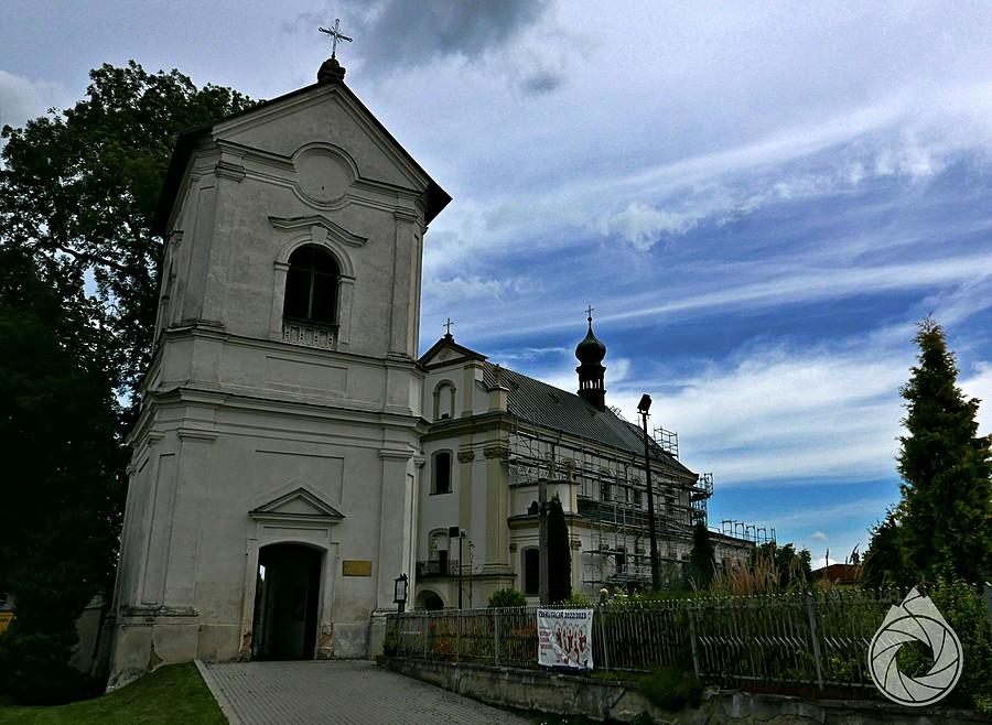 kościół z bramo-dzwonnicą w Tarnogrodzie