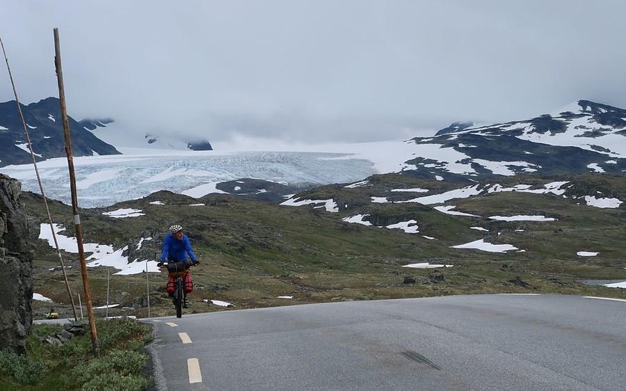 Za kompanem super atrakcja - lodowiec Parku Narodowego Jotunheimen