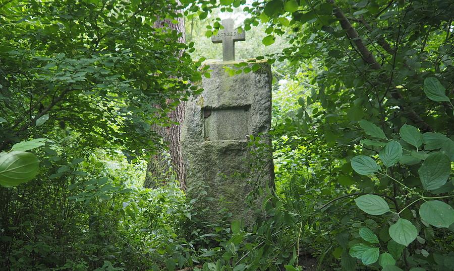 Obelisk nad Obrą