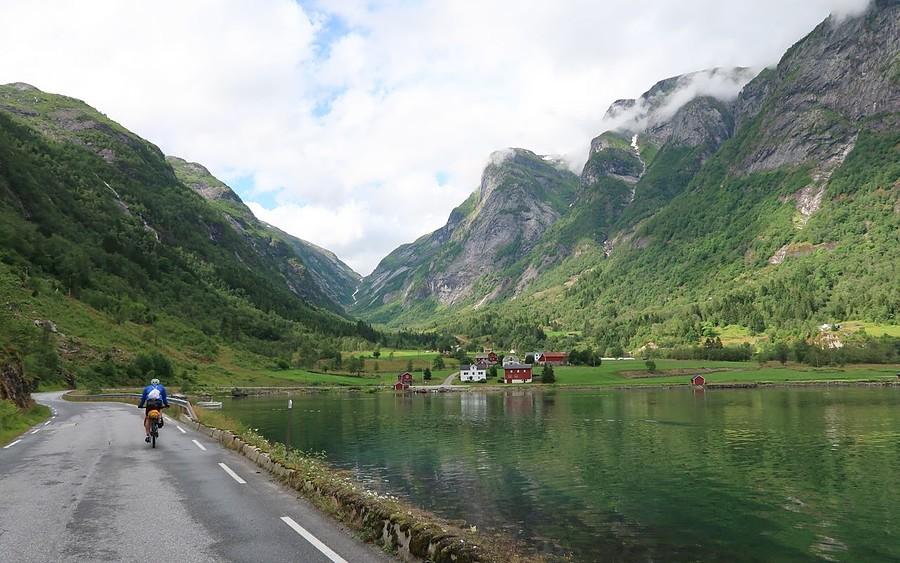 Uroczo tam (Sværafjorden)