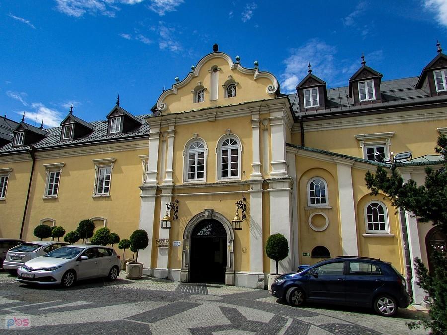 Budynek dawnej wozowni i drukarni klasztornej