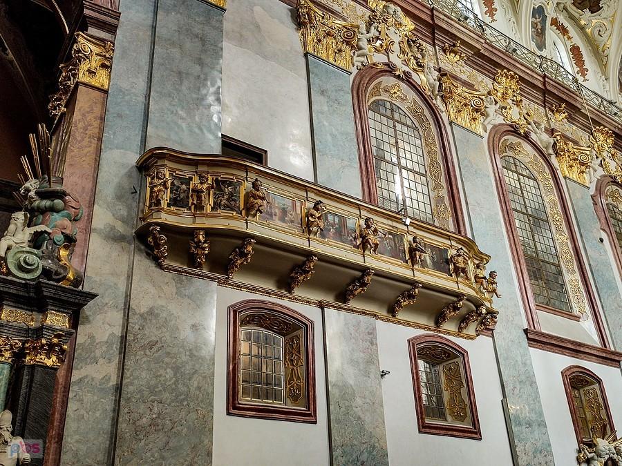 Empora przy prezbiterium