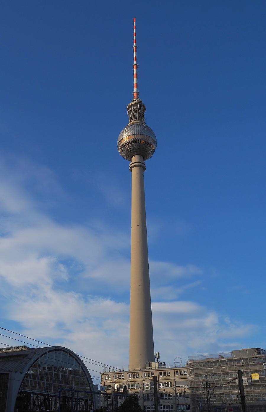 368 metrowa wieża TV w Berlinie