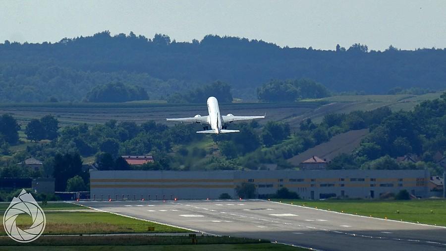 kolejna partia expatów wylatuje z Balic popatrzeć na pożary i powodzie za granicą