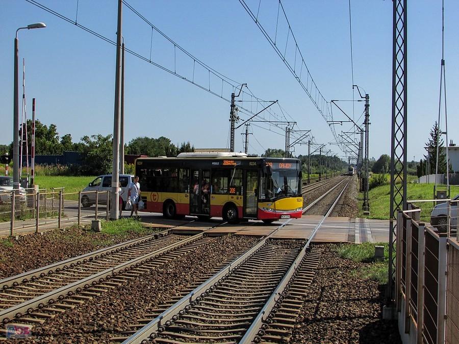Przejeżdża autobus linii 209 po przymusowym 10 min. postoju pod zaporami
