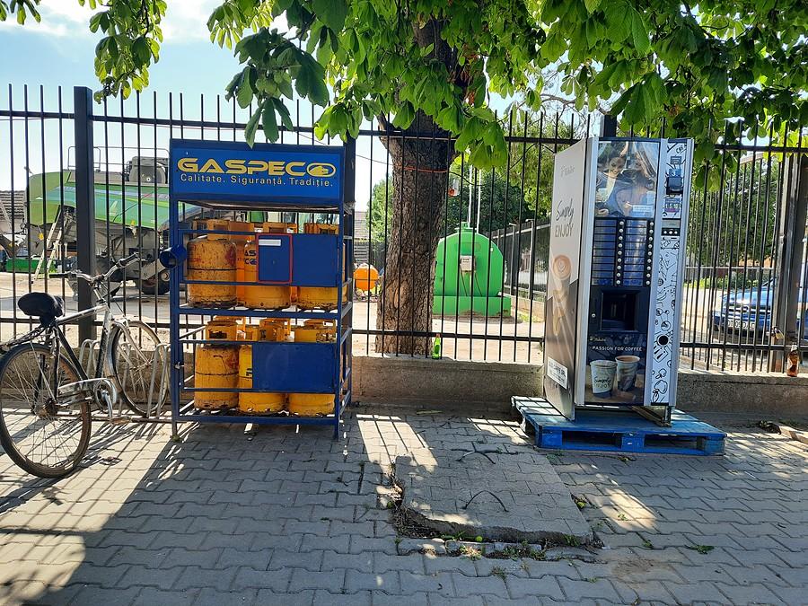 Pod sklepem w Rumunii.