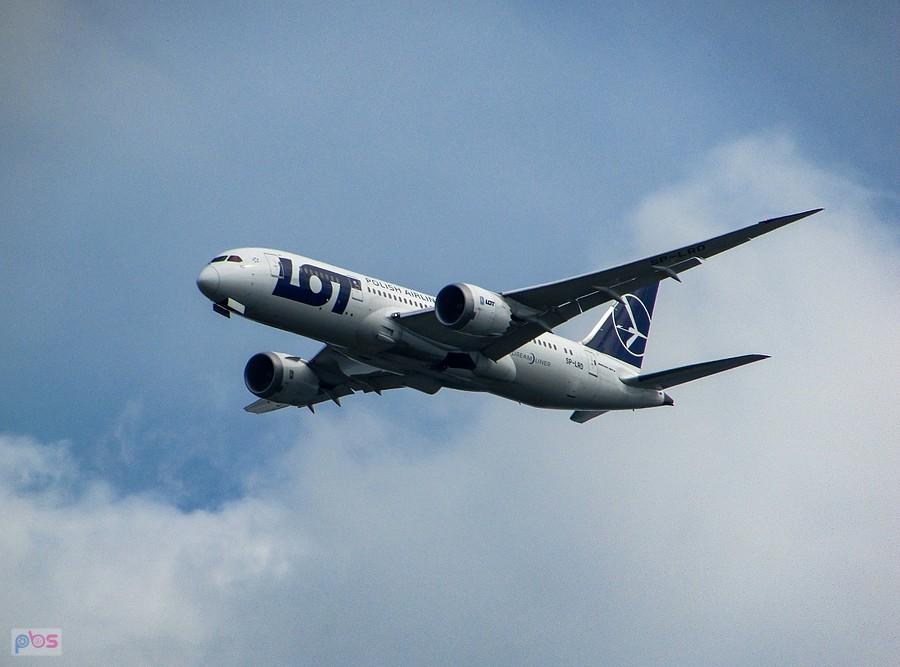 Dreamliner szykuje się do lądowania