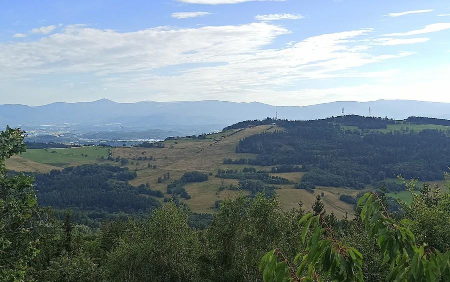 Piękny widoczek ze szczytu Okole (725m), w tle Karkonosze
