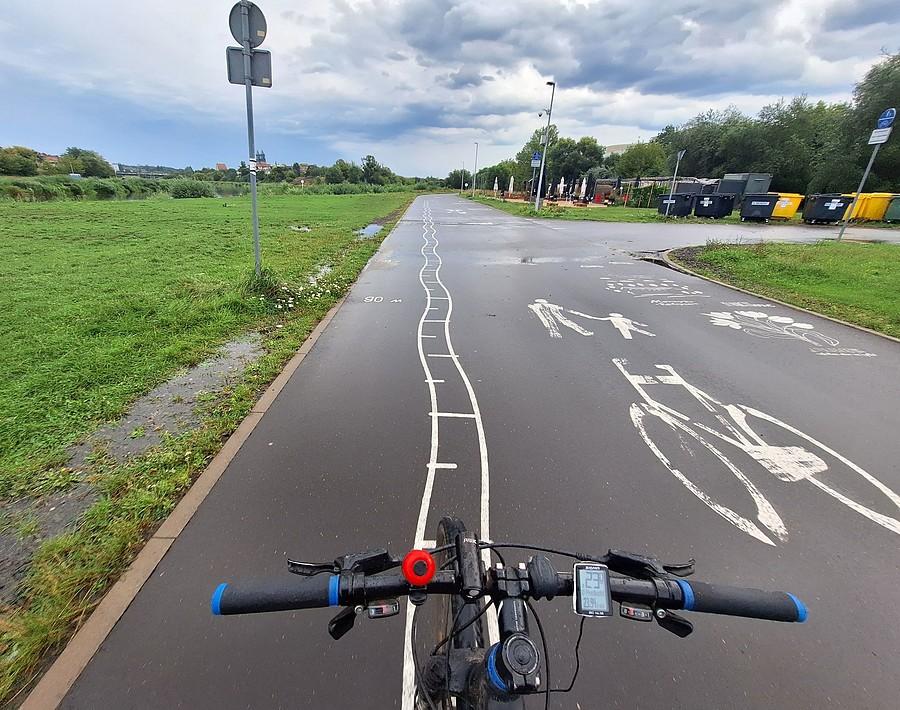 Wzdłuż krzywej linii