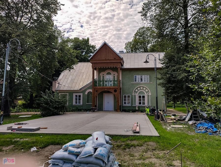 Widok Poniatówki od strony dawnych stajni