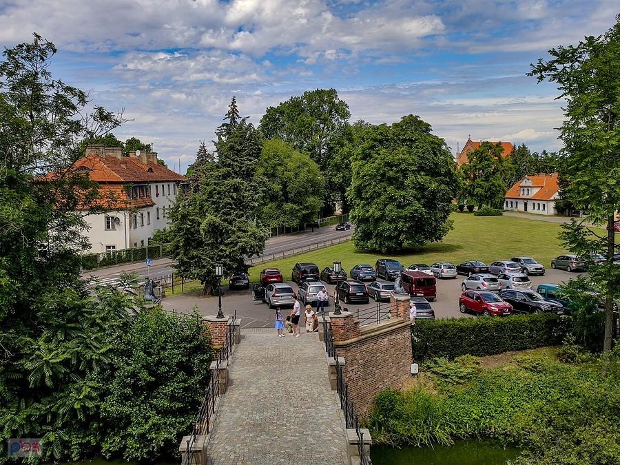 Widok na wejście do zamku kórnickiego