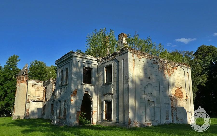 pałac w ruinie w Łaszczowie