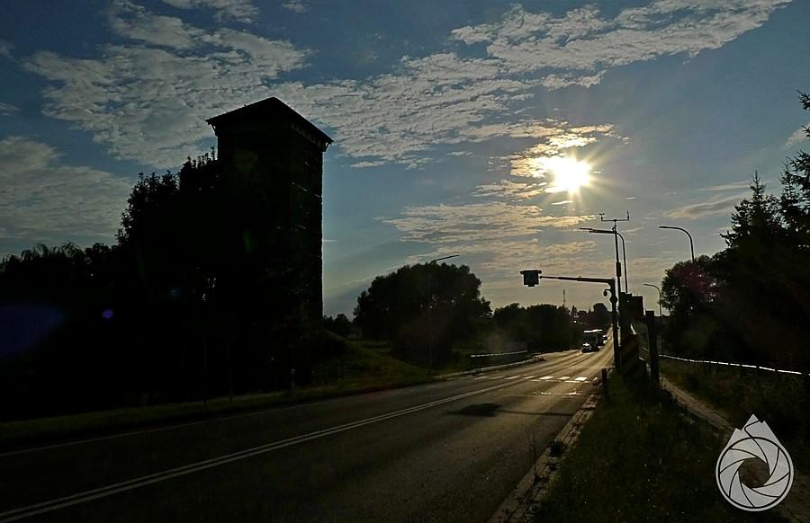 wieża w Stołpiu ciągle przy drodze