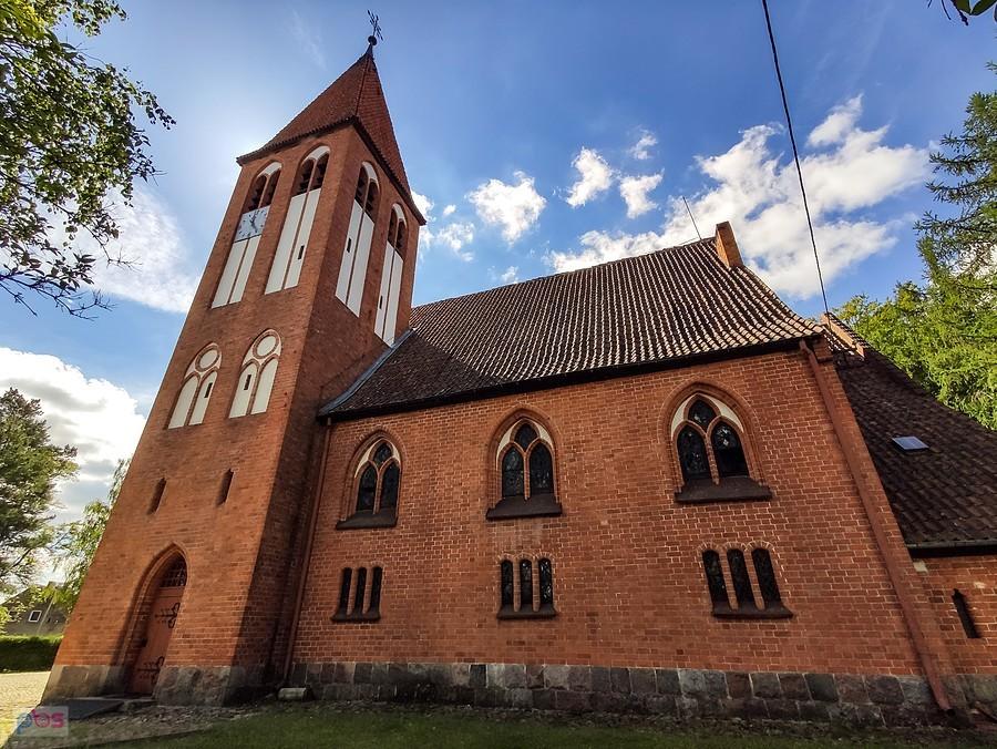 Spychowo - fasada kościoła od strony płd.