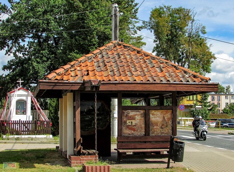 Spychowo - wymalowany przystanek autobusowy