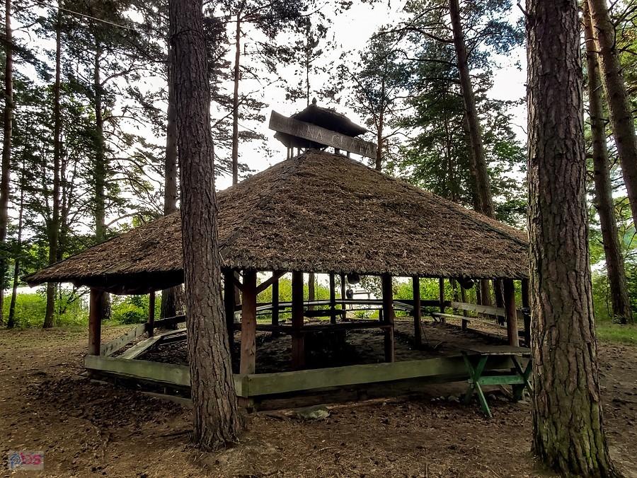 Grylowisko nad jeziorem