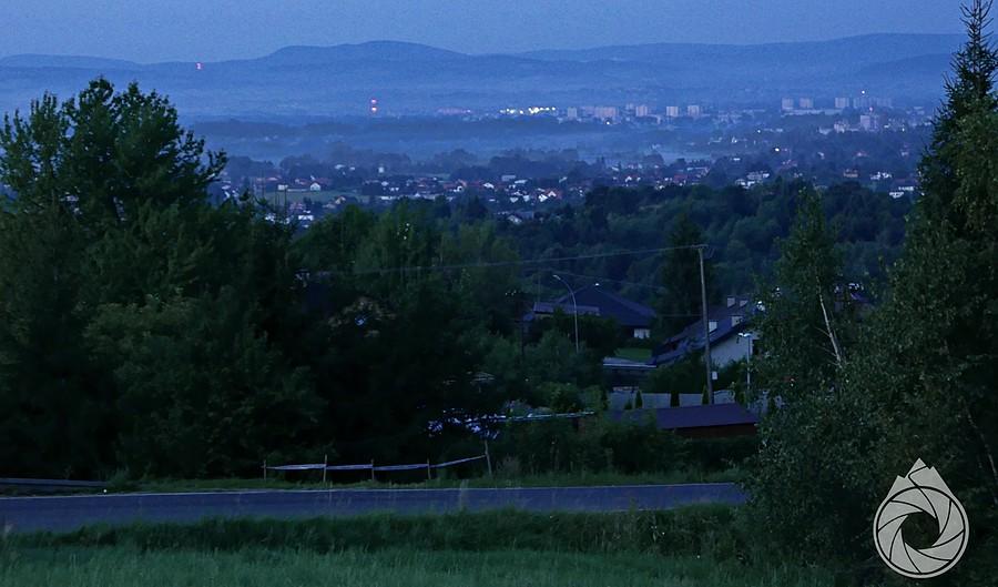 poranny zjazd do Krosna z Cergową w tle