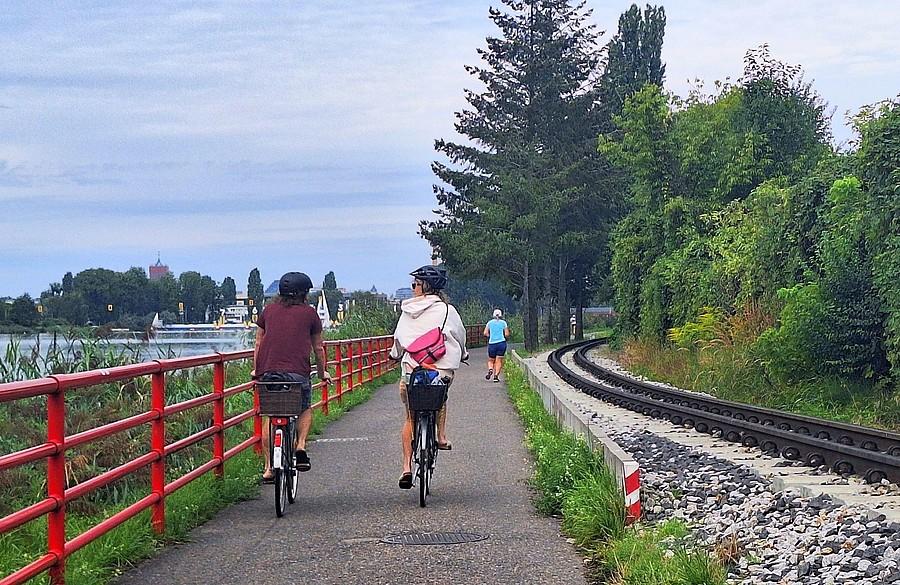 Klasyczny sposób jazdy na rowerze nad Maltą