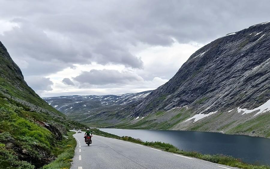 Na scenicznej drode nr 63 - jazda zdobyć Geirangerfjord