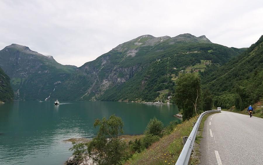 Ten piękny fiord widziany od dołu