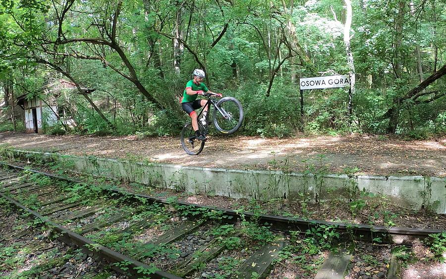 Kolejna porcja ćwiczeń wheelie na ulubionej stacyjce pkp