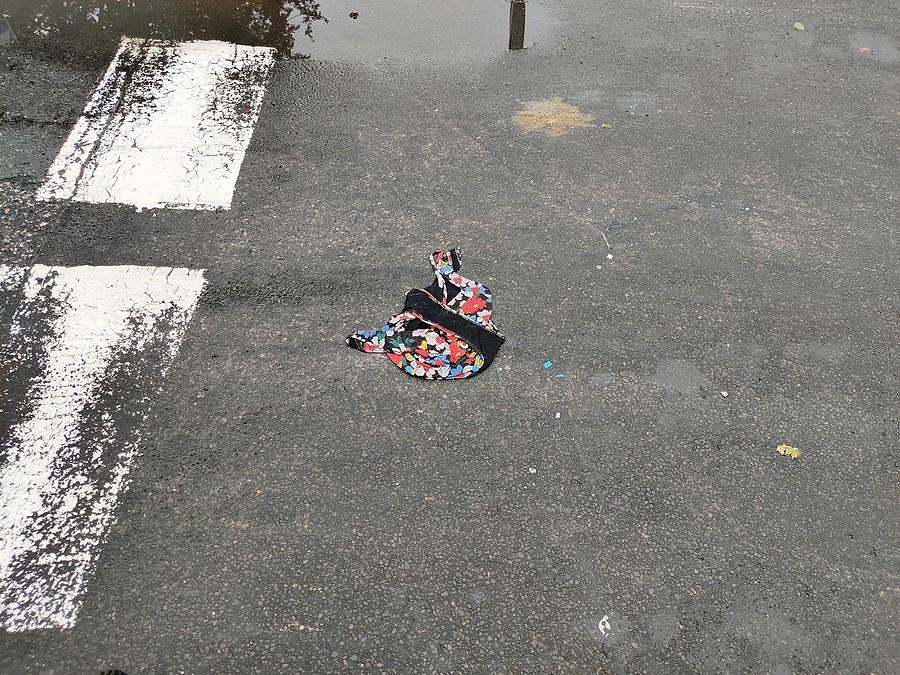 Ktoś zgubił gacie na skrzyżowaniu w Kobylnicy