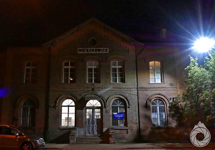 ktoś chce kupić fajny budynek, prawie nówka?
