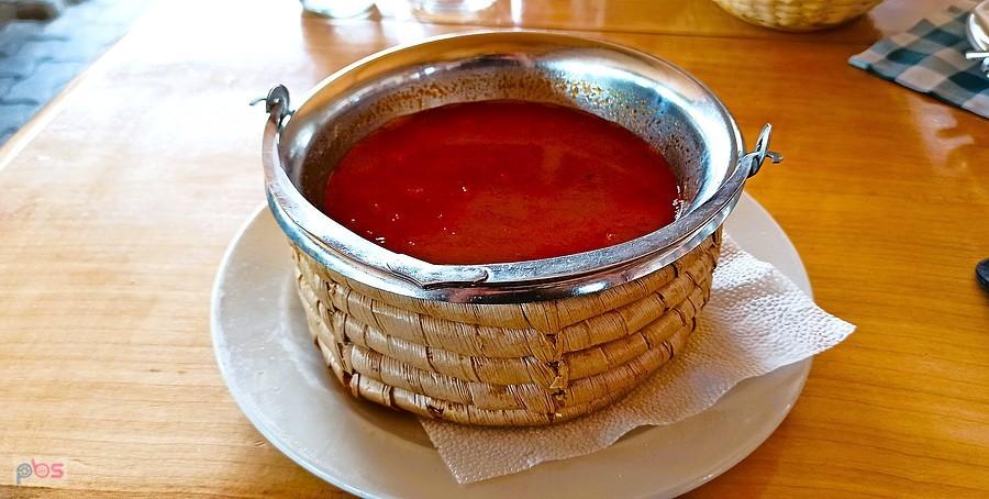 Węgierska zupa rybna (halaszle)