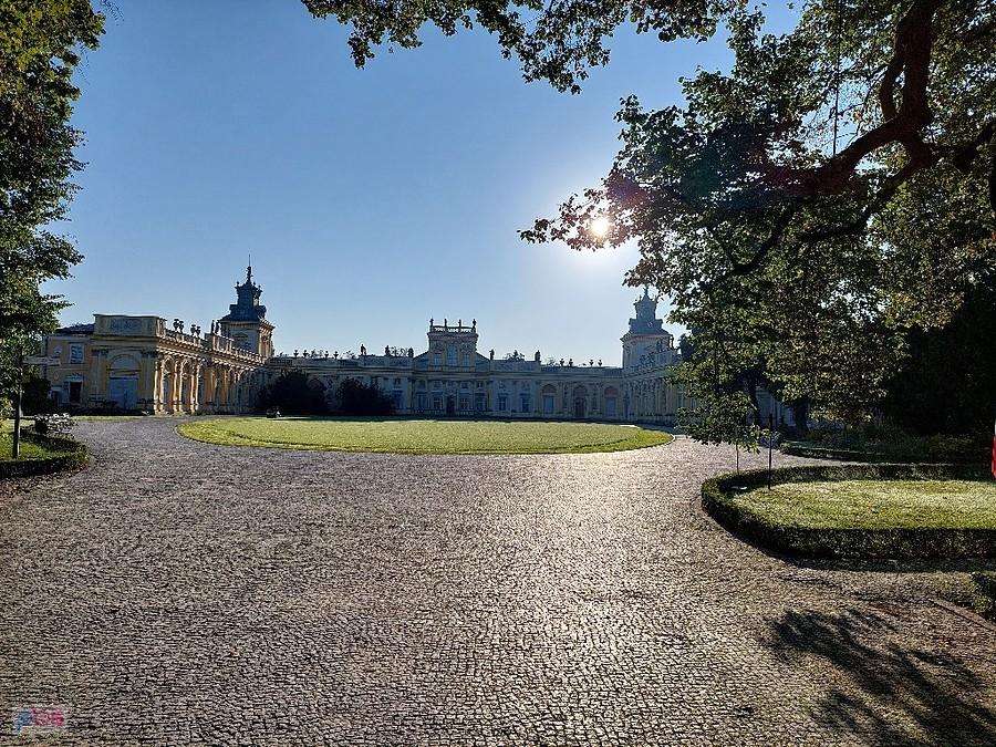 Wschodzące słońce nad pałacem wilanowskim