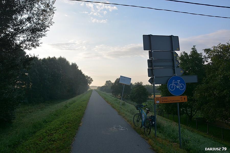 Skrzyżowanie Wiślanej Trasy Rowerowej z trasą rowerową VeloDunajec