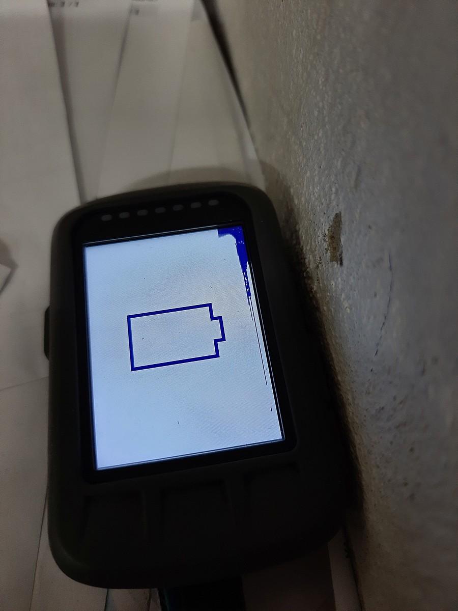Przez noc 70% baterii gdzieś czmychnęło.