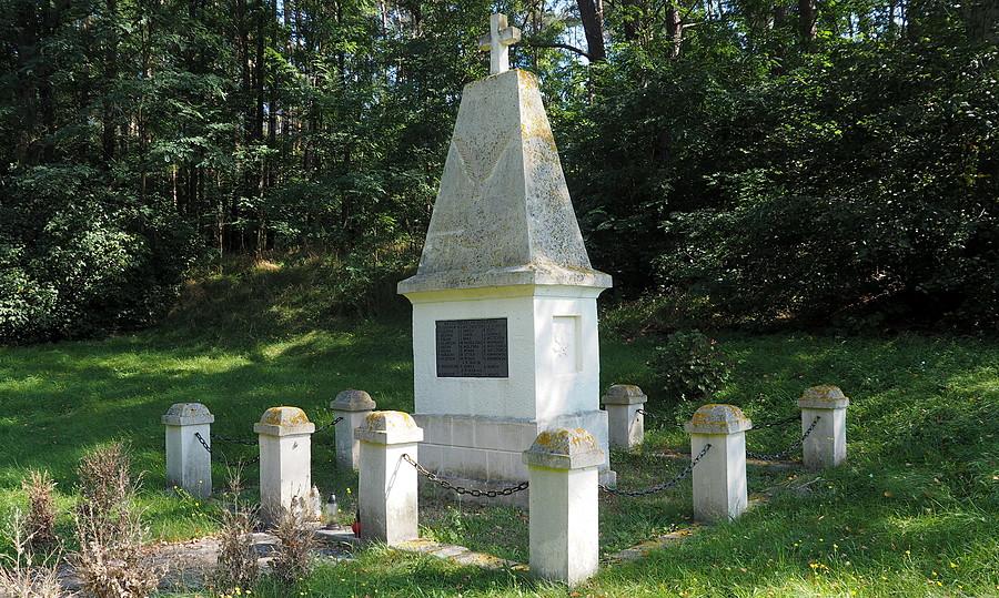 Dormowo, pomnik poświęcony pamięci dormowian poległych podczas I wojny światowej, powstania wielkopolskiego i II wojny światowej
